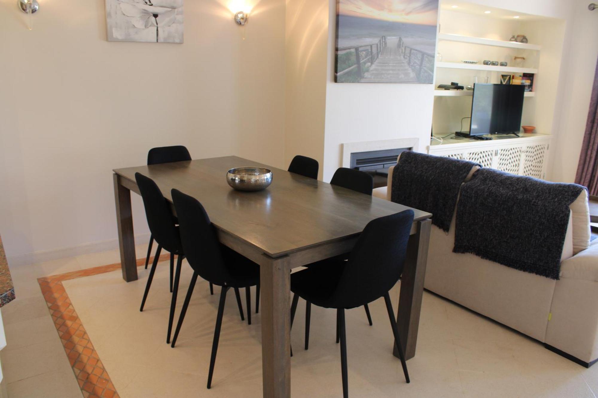 Luxury 2 Bedroom Apartment With Private Garden 알만실 외부 사진