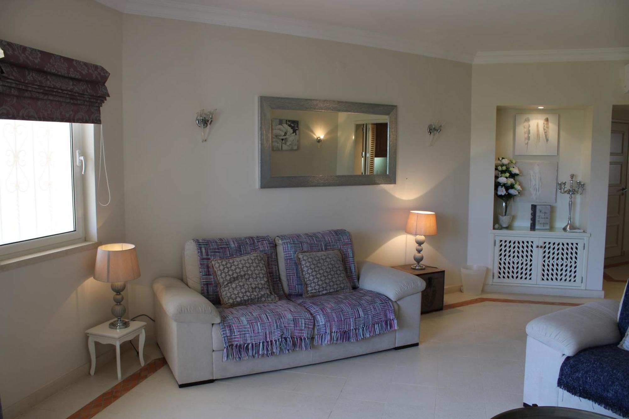 Luxury 2 Bedroom Apartment With Private Garden 알만실 외부 사진