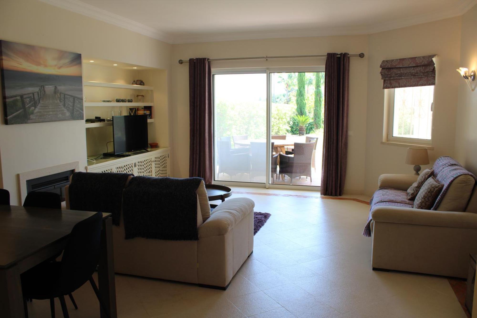 Luxury 2 Bedroom Apartment With Private Garden 알만실 외부 사진