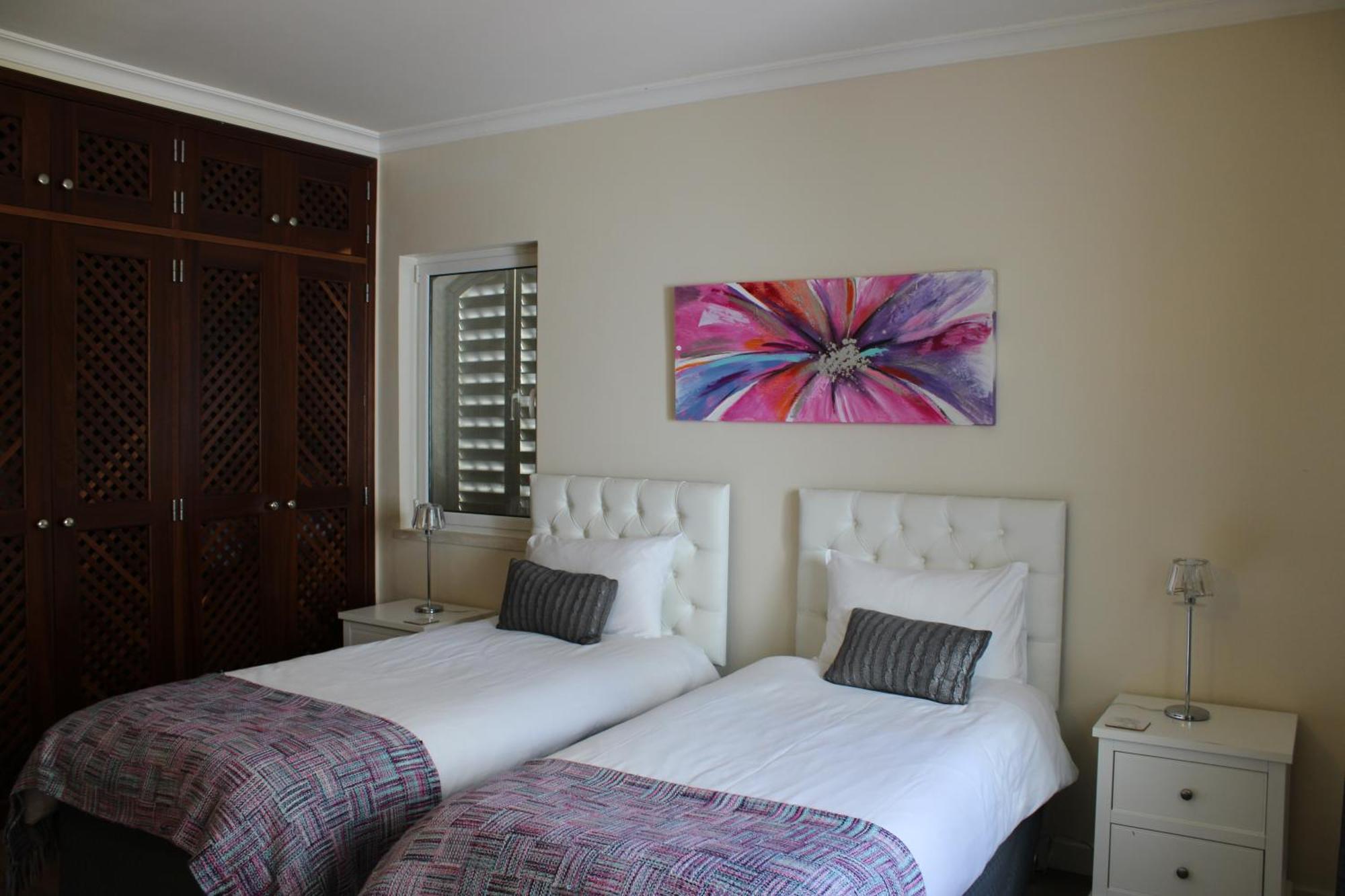 Luxury 2 Bedroom Apartment With Private Garden 알만실 외부 사진