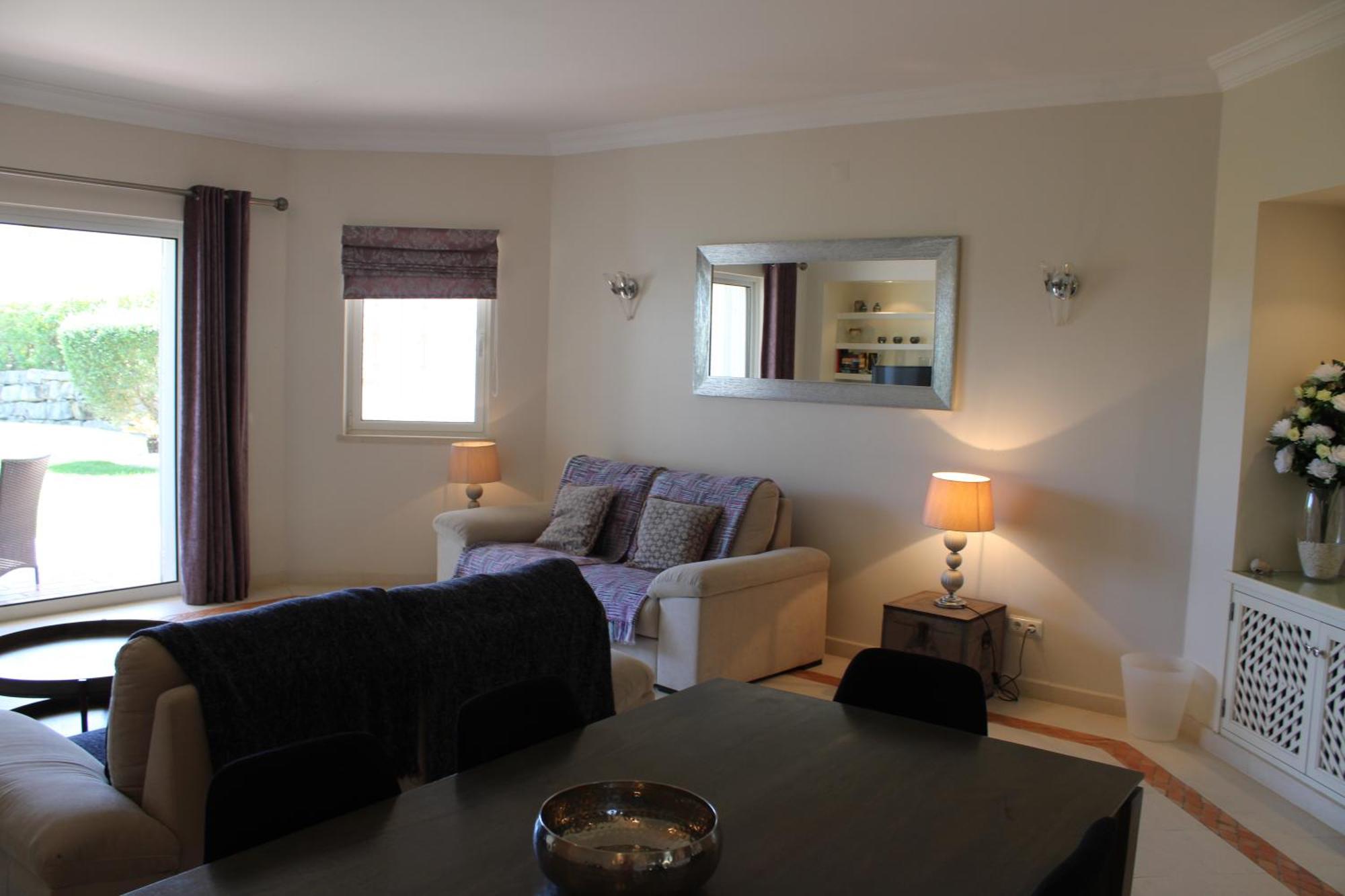 Luxury 2 Bedroom Apartment With Private Garden 알만실 외부 사진