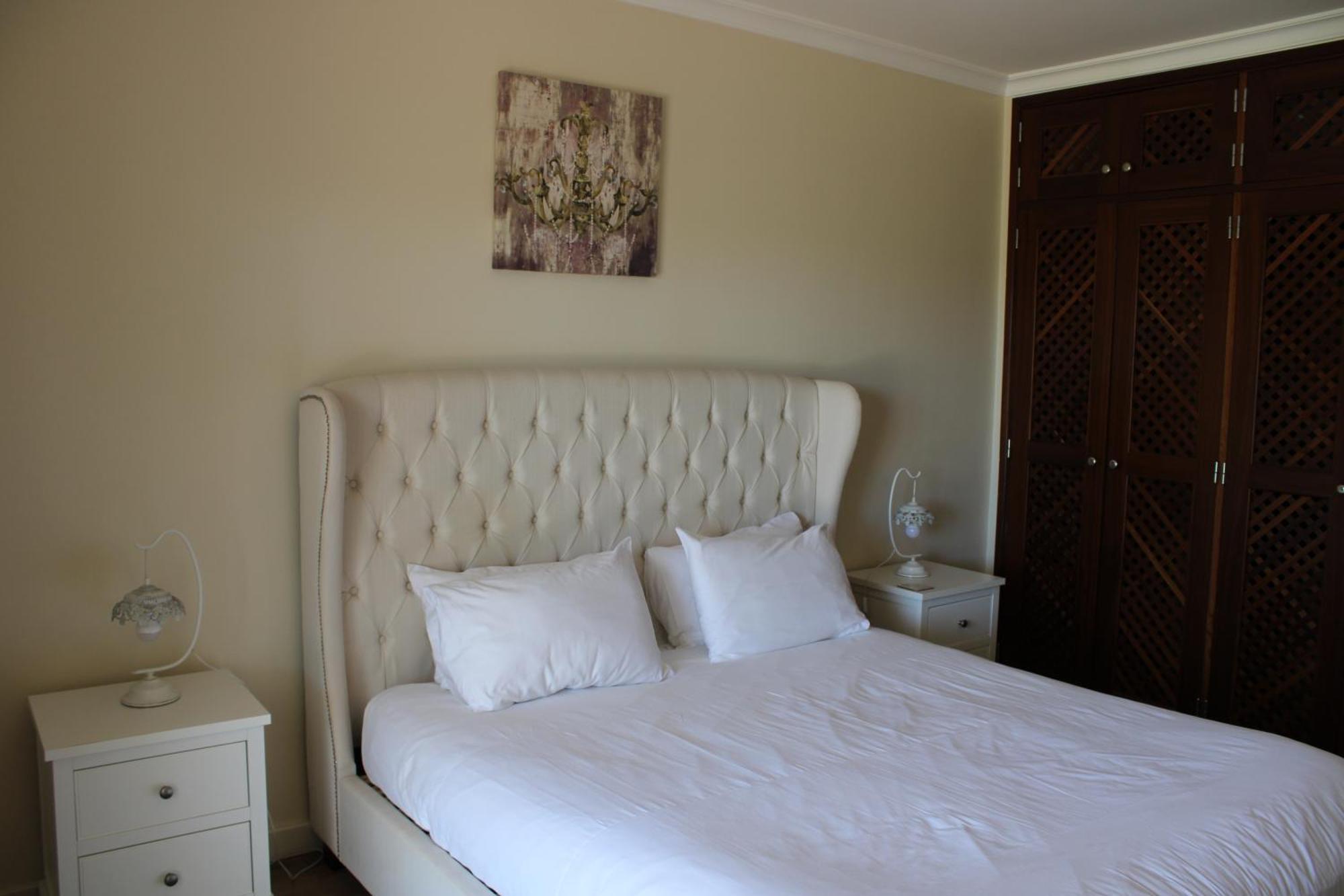 Luxury 2 Bedroom Apartment With Private Garden 알만실 외부 사진