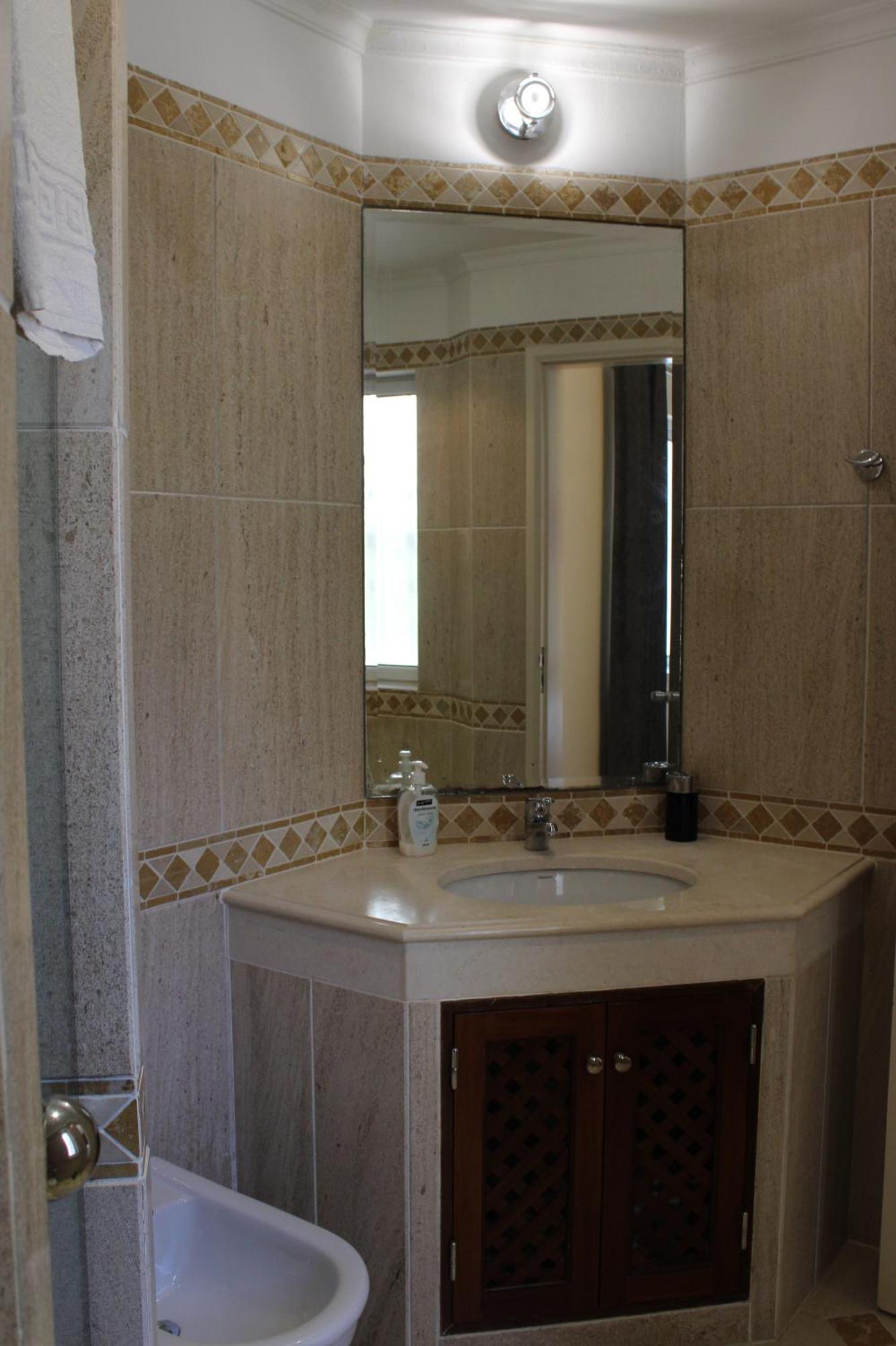 Luxury 2 Bedroom Apartment With Private Garden 알만실 외부 사진